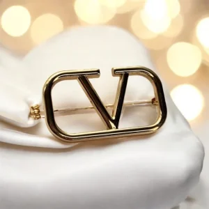 گل سینه LV